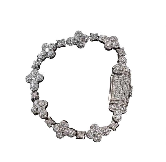 STAR CLOVER LOCK BRACELET